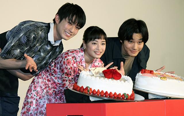 野村周平と真剣佑のホワイトデーケーキ対決、広瀬すずの心を射止めたのは？