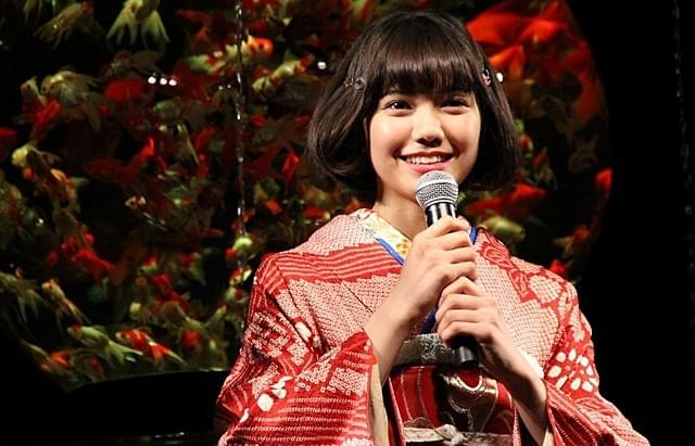 「蜜のあわれ」で“金魚”を演じた二階堂ふみ、1000匹の金魚アートに感激！