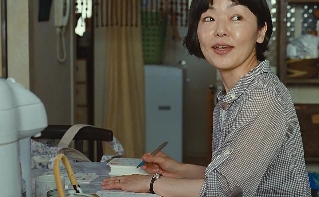 是枝裕和監督×阿部寛「海よりもまだ深く」、レトロ色彩の劇中カット18枚公開！