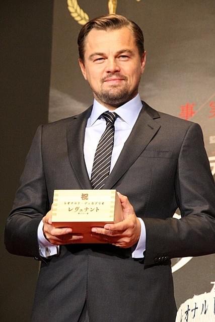 ディカプリオ「レヴェナント」オスカー受賞を祝し鏡開きに挑戦！