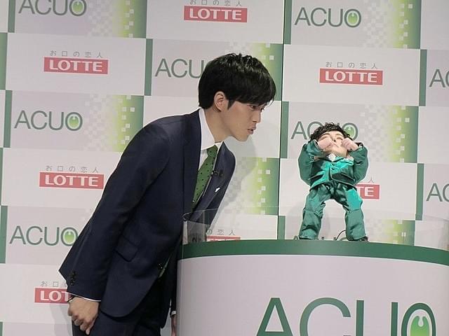 松坂桃李、自身そっくりロボットに興味津々！