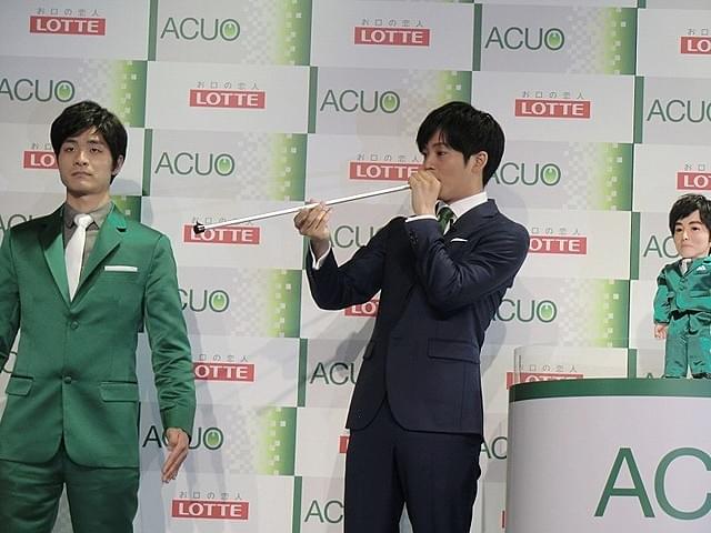 松坂桃李、自身そっくりロボットに興味津々！