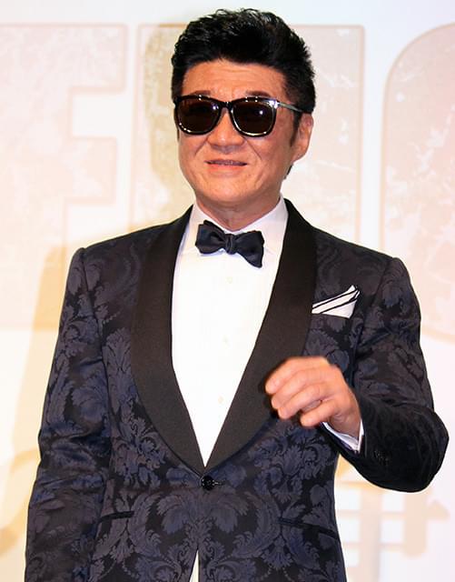 小沢仁志、人生初タキシードもホテルのボーイに間違われ憮然「蝶タイ取りてえ」