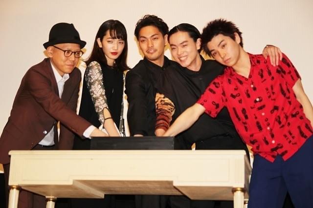 柳楽優弥、菅田将暉らがノリノリで物申す「世代交代です！イエーイ」