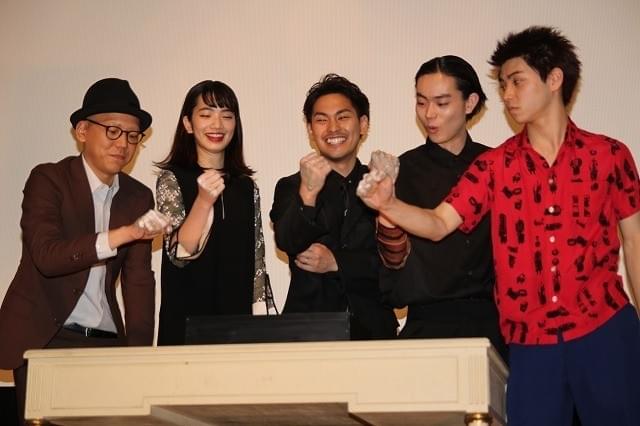 柳楽優弥、菅田将暉らがノリノリで物申す「世代交代です！イエーイ」