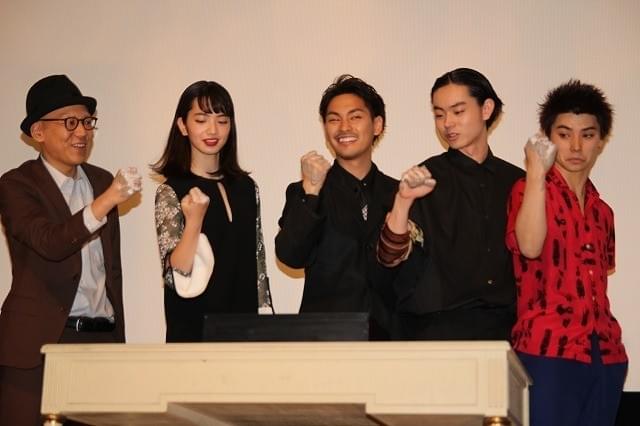 柳楽優弥、菅田将暉らがノリノリで物申す「世代交代です！イエーイ」