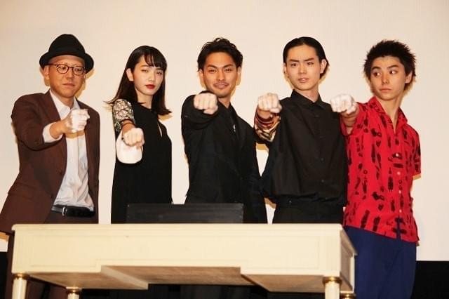 柳楽優弥、菅田将暉らがノリノリで物申す「世代交代です！イエーイ」