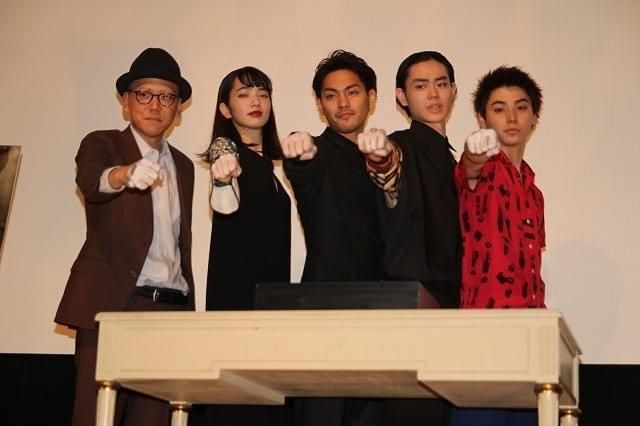 柳楽優弥、菅田将暉らがノリノリで物申す「世代交代です！イエーイ」