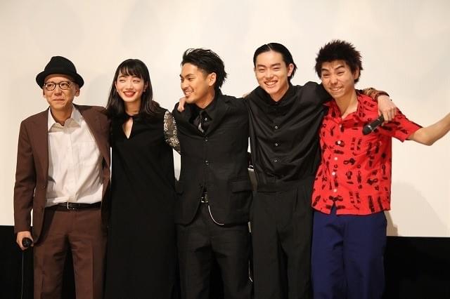 柳楽優弥、菅田将暉らがノリノリで物申す「世代交代です！イエーイ」