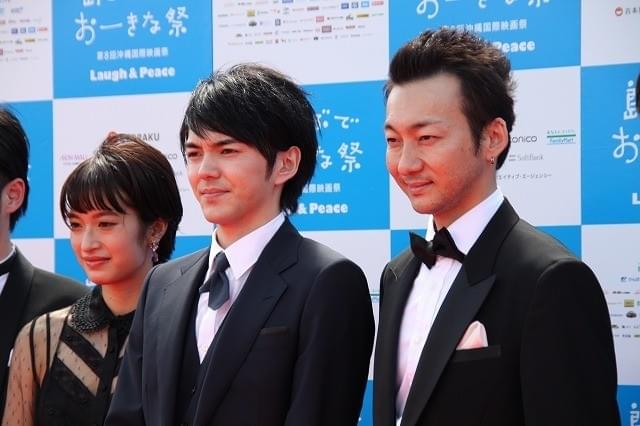 第8回沖縄国際映画祭開幕！斎藤工＆すみれ、神対応のファンサービス