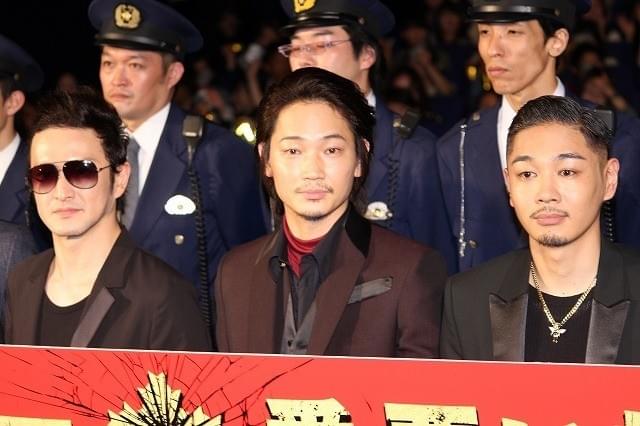 綾野剛、観客の写真撮影を快諾 被災地・九州に思い込め「我々の姿届けられたら」