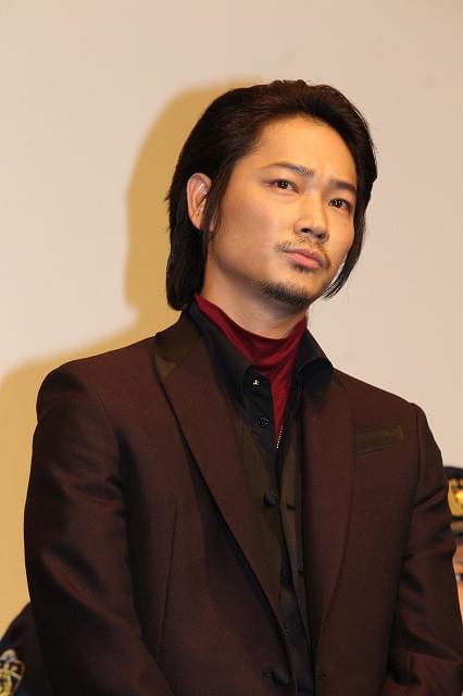 綾野剛、観客の写真撮影を快諾 被災地・九州に思い込め「我々の姿届けられたら」