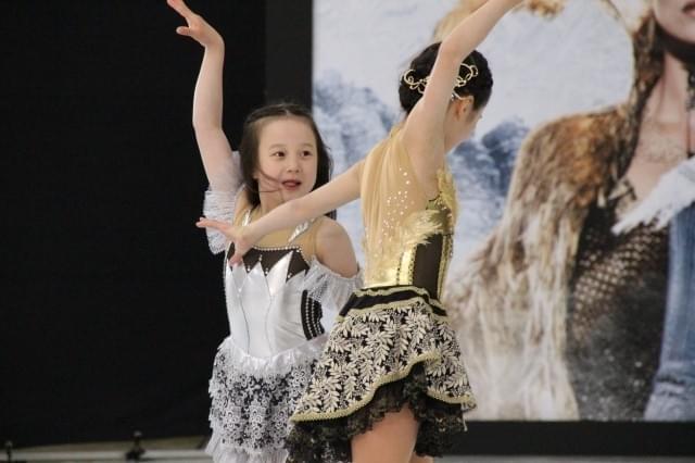 本田望結＆紗来姉妹、「スノーホワイト」続編の世界観をスケートで表現！