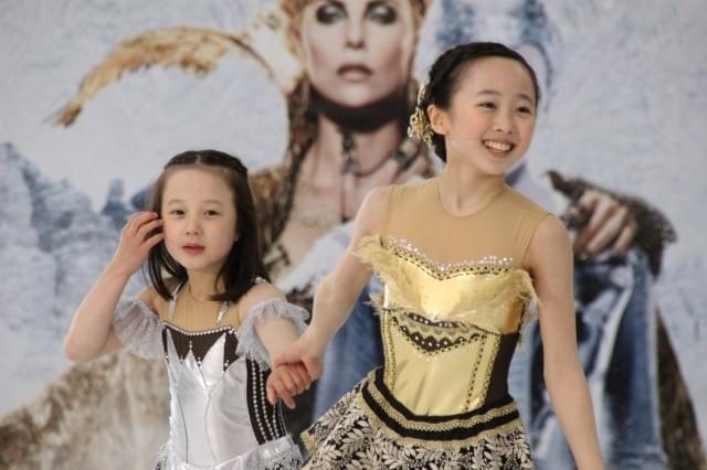 本田望結＆紗来姉妹、「スノーホワイト」続編の世界観をスケートで表現！