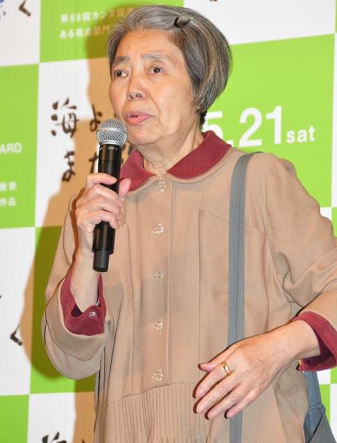 樹木希林、200本のカーネーションに「こんな金あるなら」とボヤキ節もニッコリ