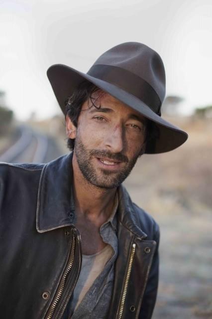 オスカー俳優A・ブロディ、「心霊ドクターと消された記憶」はどんでん返し＆ドラマティックな物語