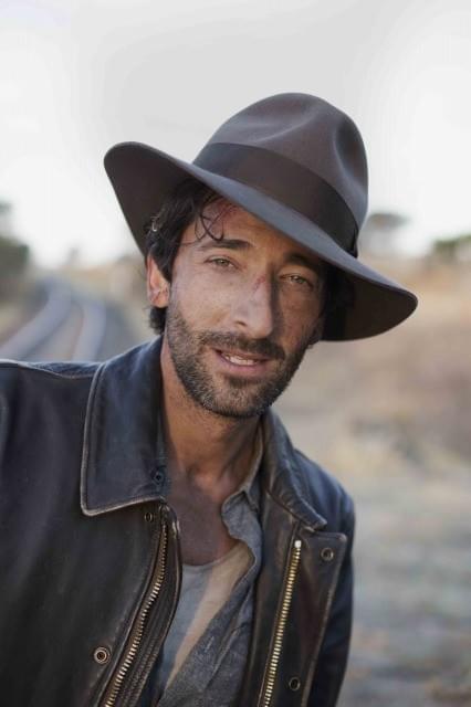 オスカー俳優A・ブロディ、「心霊ドクターと消された記憶」はどんでん返し＆ドラマティックな物語