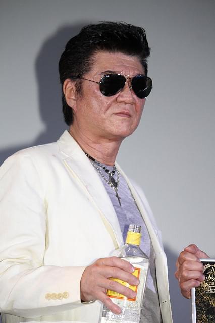 小沢仁志、酒片手に弟・小沢和義と破天荒トーク 「兄弟の飲み会みてえ」と大笑い