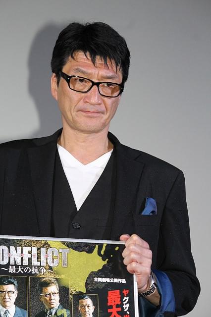 小沢仁志、酒片手に弟・小沢和義と破天荒トーク 「兄弟の飲み会みてえ」と大笑い