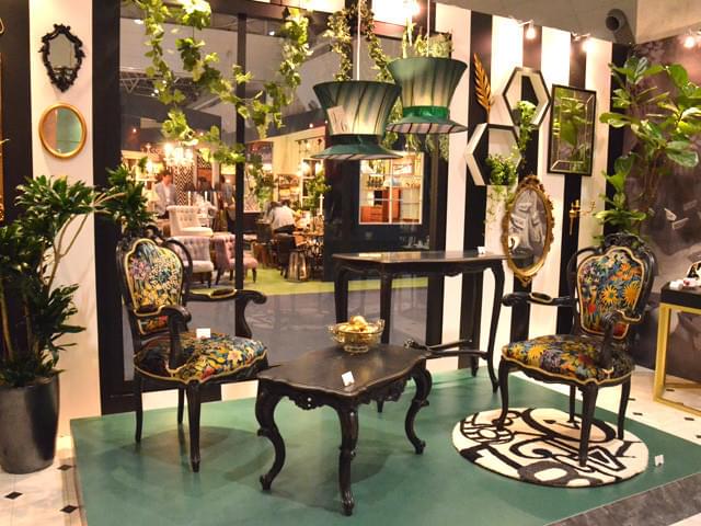 「アリス・イン・ワンダーランド」×カリモクがコラボ