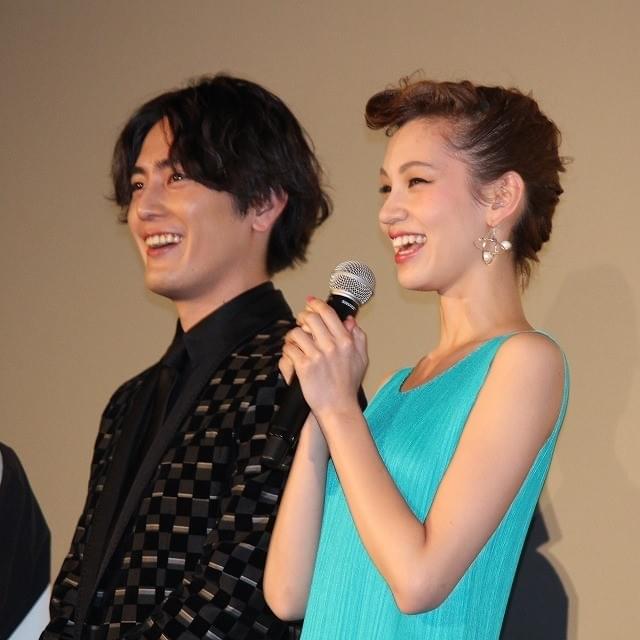 綾瀬はるか＆斎藤工、3億円ティアラ試着にド緊張「輝きの重みがある」