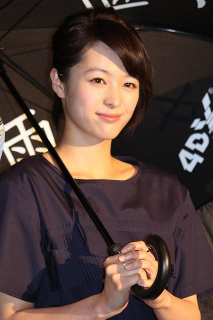 清野菜名、ホラー映画「雨女」に主演も「雨は好きじゃない」