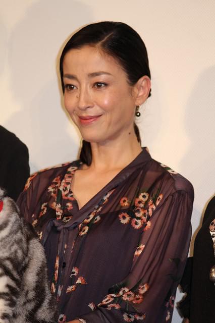 宮沢りえ＆黒木華、もふもふネコをナデナデ「想像を超える名演技」