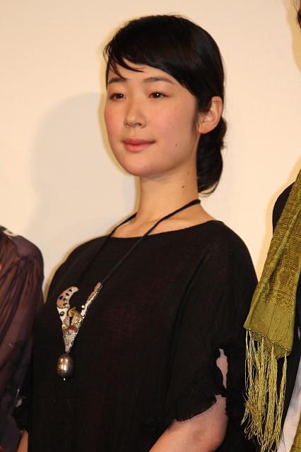 宮沢りえ＆黒木華、もふもふネコをナデナデ「想像を超える名演技」