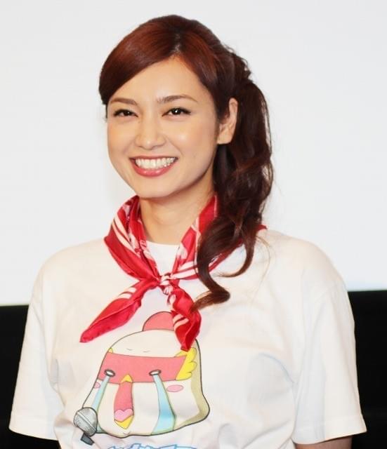 平愛梨、ファンキー加藤と一礼「元カレの加藤がすみませんでした」 「アモーレ」コールに笑顔