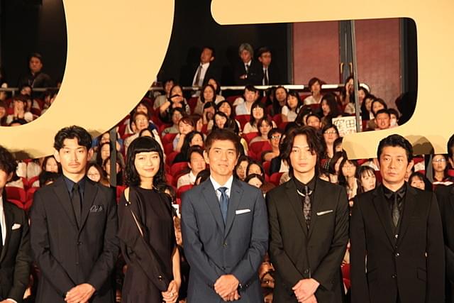 佐藤浩市「64」原作者の太鼓判に笑顔 横山秀夫は続編執筆を示唆