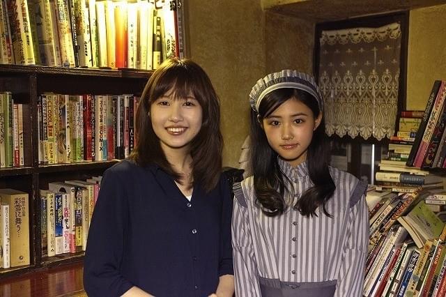 酒井麻衣監督（左）と原菜乃華