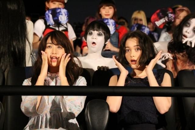 貞子＆伽椰子＆俊雄、山本美月＆玉城ティナの背後でこっそり4D体験！