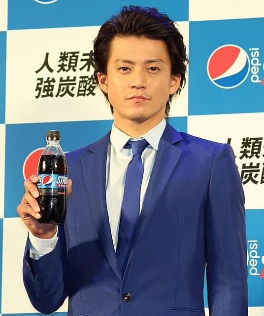 ペプシ新商品CMにジュード・ロウ！“桃太郎”小栗旬「僕の影がない」