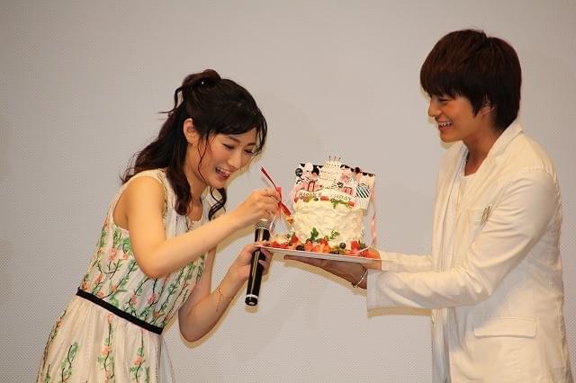 武田梨奈、サプライズバースデーに感涙！小林豊の手作りケーキは「店の100倍おいしい」