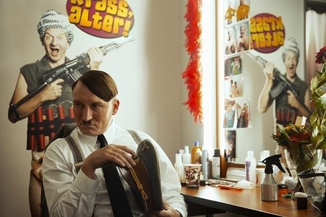 これが“帰ってきたヒトラー”流・人心掌握術！沈黙の本編映像公開