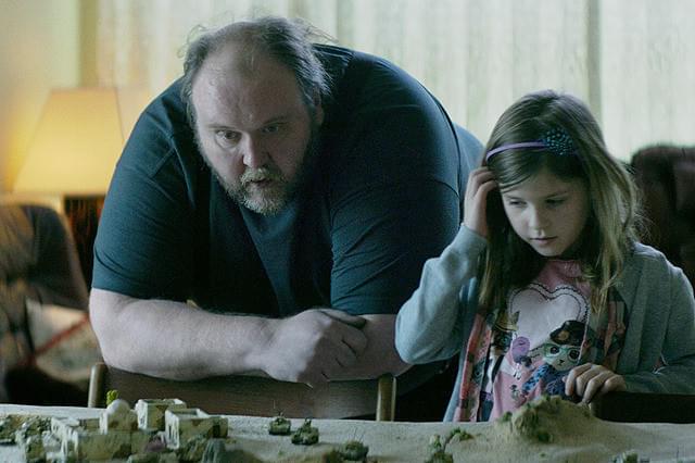 「大人なのに奥さんいないの？」43歳独身オタクが少女に突っ込まれる「好きにならずにいられない」本編映像