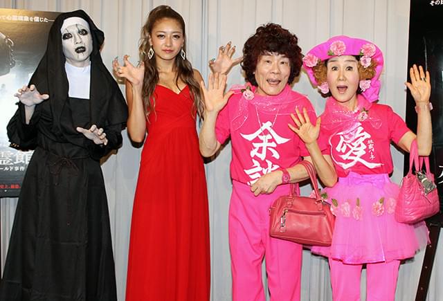 モデルの池田美優と林家ペー・パー子夫妻