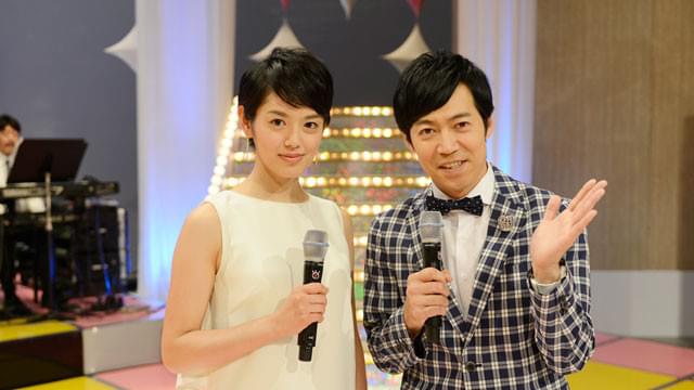 手塚真生、朝加真由美の長女だった！母娘で「オールスター家族対抗歌合戦」アシスタント