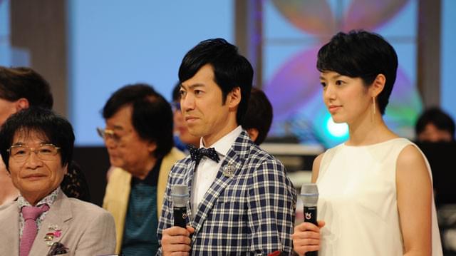 手塚真生、朝加真由美の長女だった！母娘で「オールスター家族対抗歌合戦」アシスタント