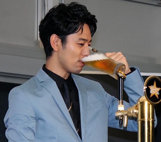 妻夫木聡、生ビール“奇跡の一杯”を自画自賛しグイッ「幸せだなあ」