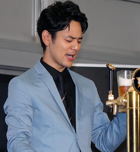 妻夫木聡、生ビール“奇跡の一杯”を自画自賛しグイッ「幸せだなあ」
