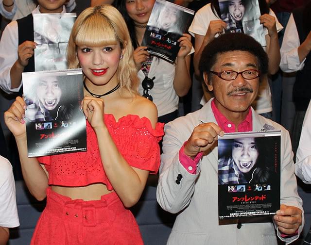 具志堅用高とモデルの紗蘭