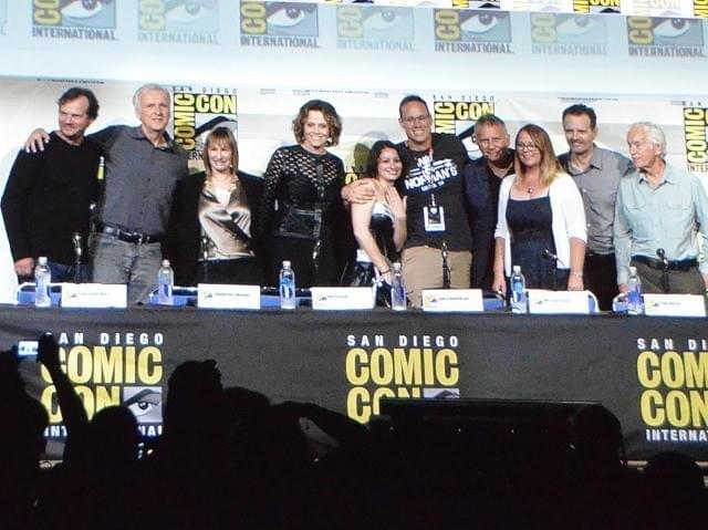 「エイリアン2」公開30年！公開プロポーズを 成功させたカップルも一緒に記念撮影