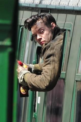 ノーラン監督新作「ダンケルク」撮影中の1Dハリー・スタイルズをキャッチ