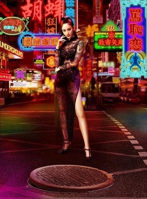 ティザービジュアルでも美脚を披露