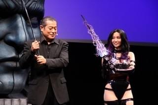 「X-MEN」声優・松平健、“部下”吉木りさの衣装がセクシーすぎて目を合わせられず？
