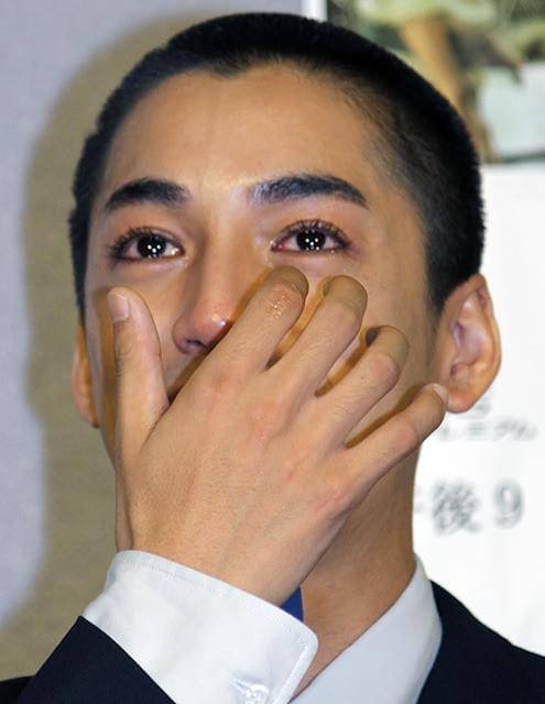 感極まり涙を流す大野拓朗