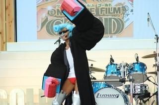 「ONE PIECE」炎天下のコスプレイベントで500人熱狂！