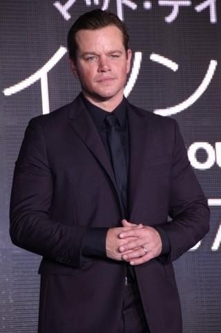 来日中のマット・デイモン、雨など気にしない“9年ぶり”の熱烈ファンサービス！