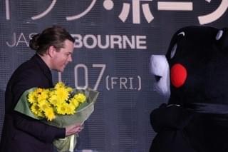 来日中のマット・デイモン、雨など気にしない“9年ぶり”の熱烈ファンサービス！